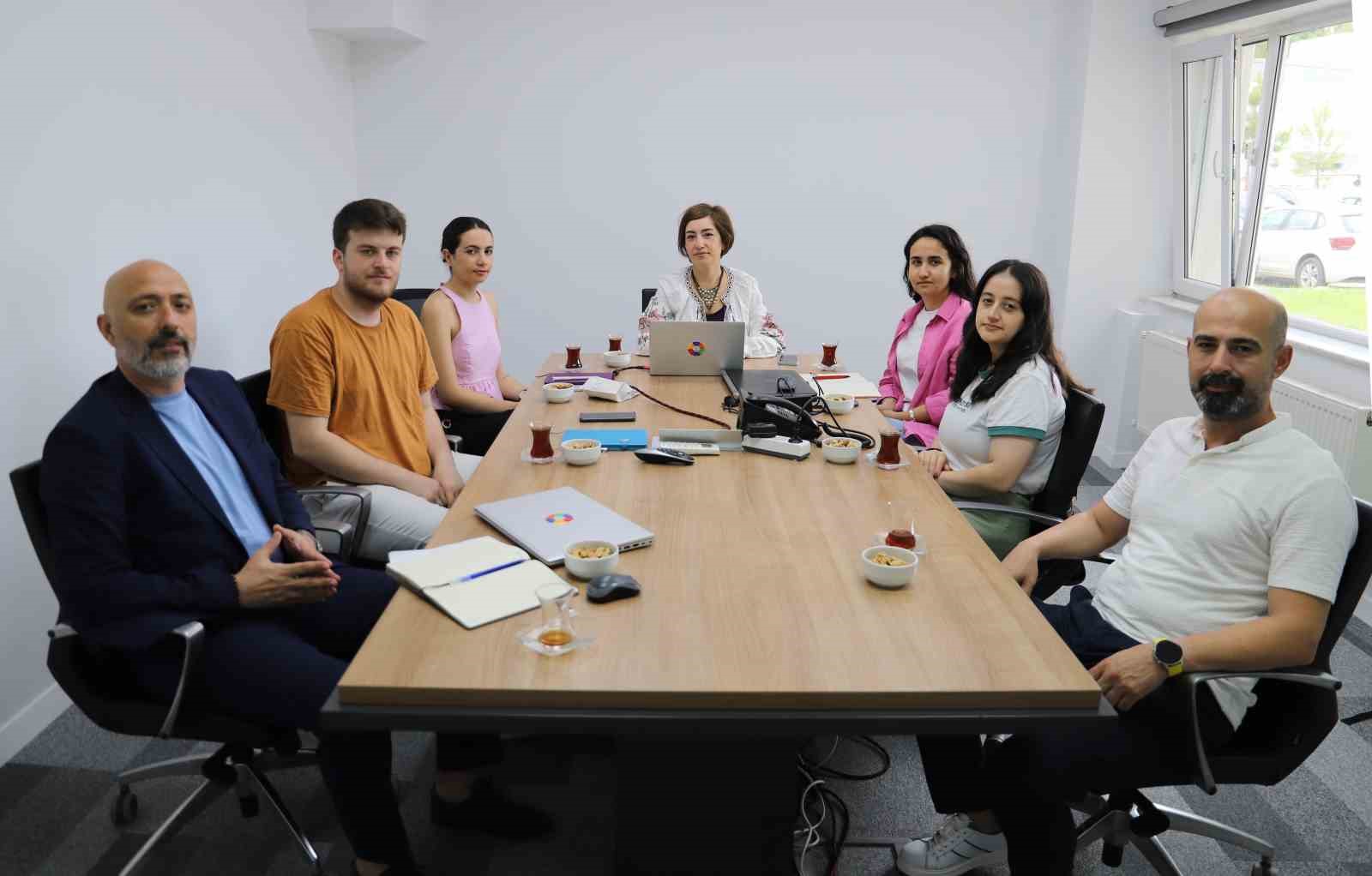 Bu program ile öğrenciler mezun olmadan iş deneyimi kazanıyor