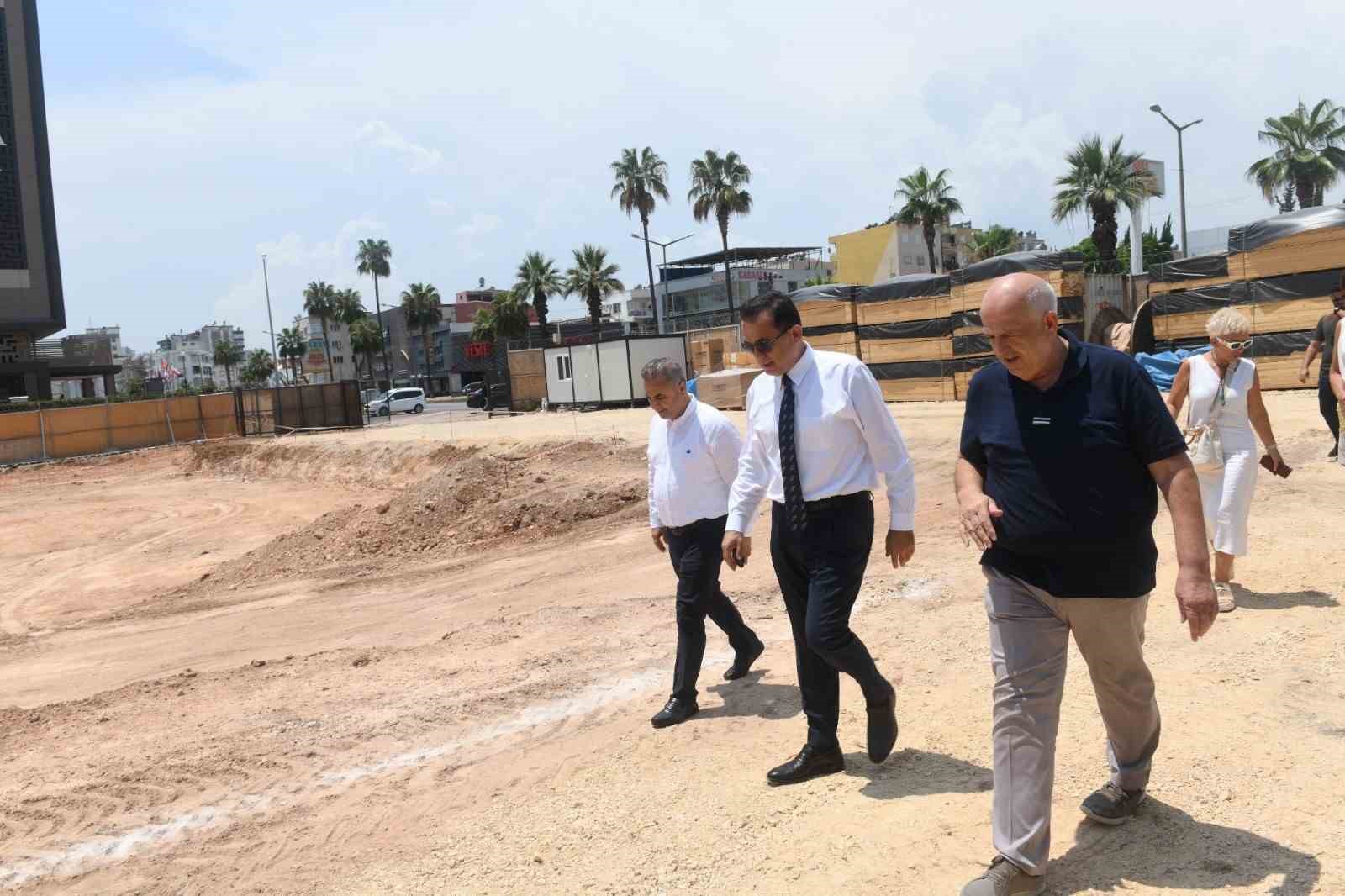 Başkan &Ouml;zyiğit, kent k&uuml;t&uuml;phanesi inşaatını inceledi
