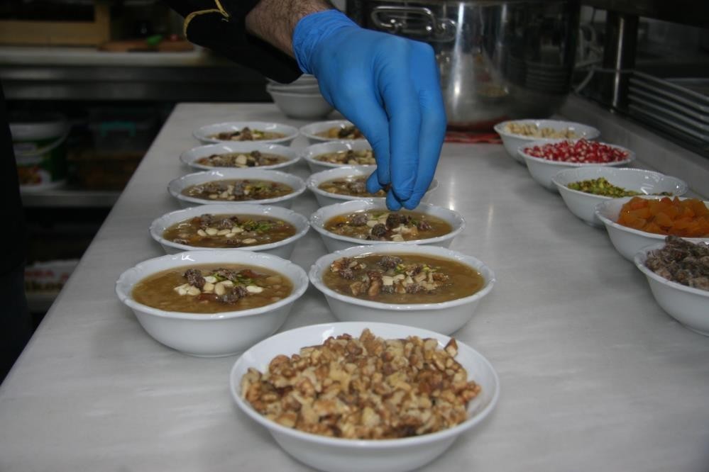 Aşure i&ccedil;in gerekli malzemelere ilgi arttı
