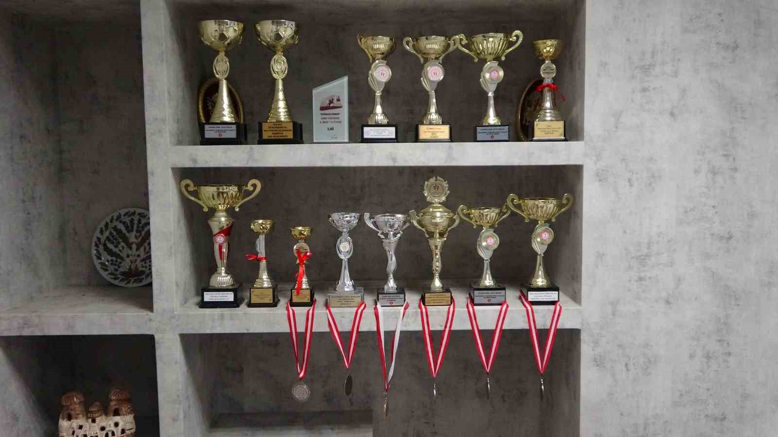 Şehit Muhammed Fazlı Demir Anadolu İmam Hatip Lisesi, Sultanbeyli birincisi oldu
