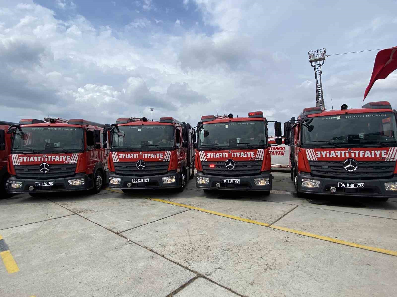 İstanbul İtfaiyesi yeni ara&ccedil;larını tanıttı: 134 ara&ccedil; hizmete başladı
