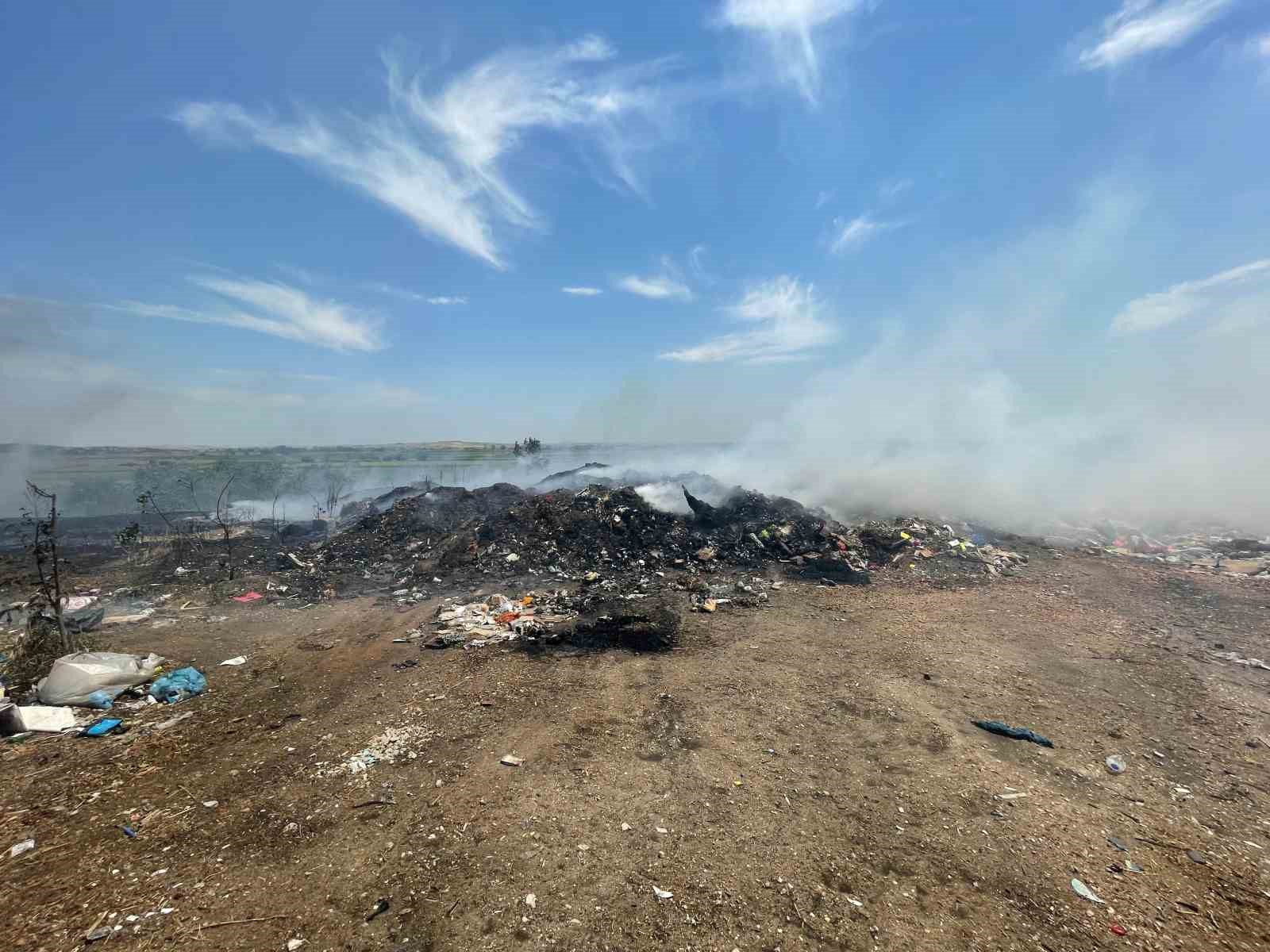 Babaeski&rsquo;de &ccedil;&ouml;pl&uuml;kte &ccedil;ıkan yangın s&ouml;nd&uuml;r&uuml;ld&uuml;
