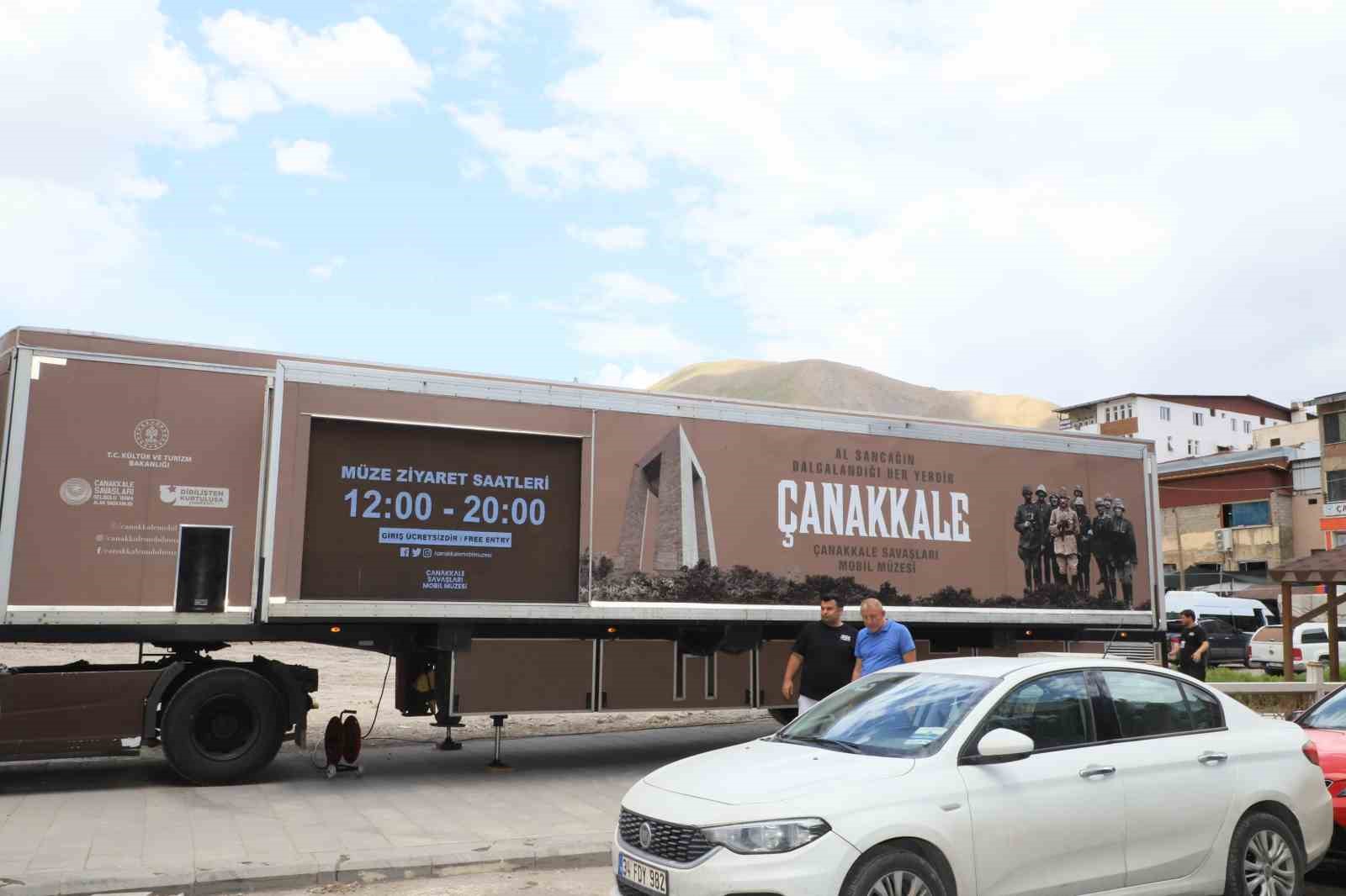 &Ccedil;anakkale Savaşları Mobil M&uuml;zesi Hakkari&rsquo;de

