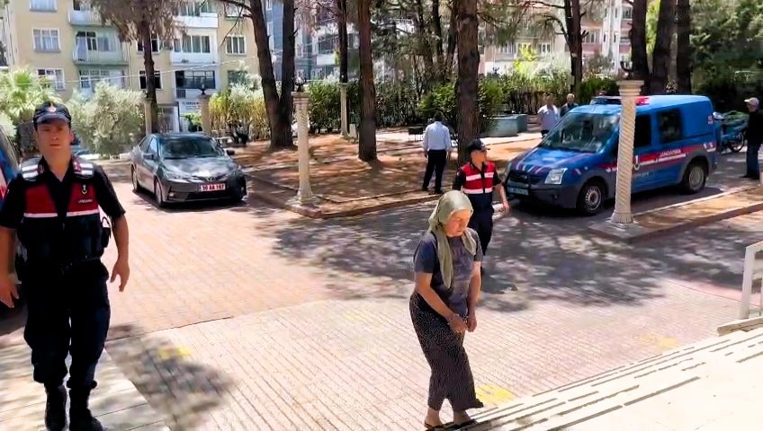 Şiddet gördüğü evine geri dönen kadın koca katili oldu