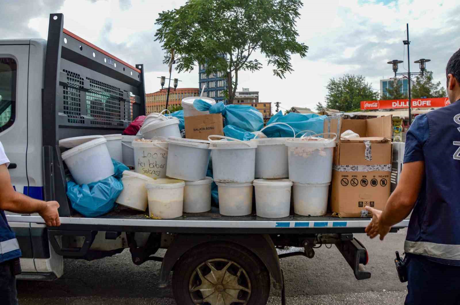 Diyarbakır&rsquo;da 1 ton 200 kilogram gıda imha edildi
