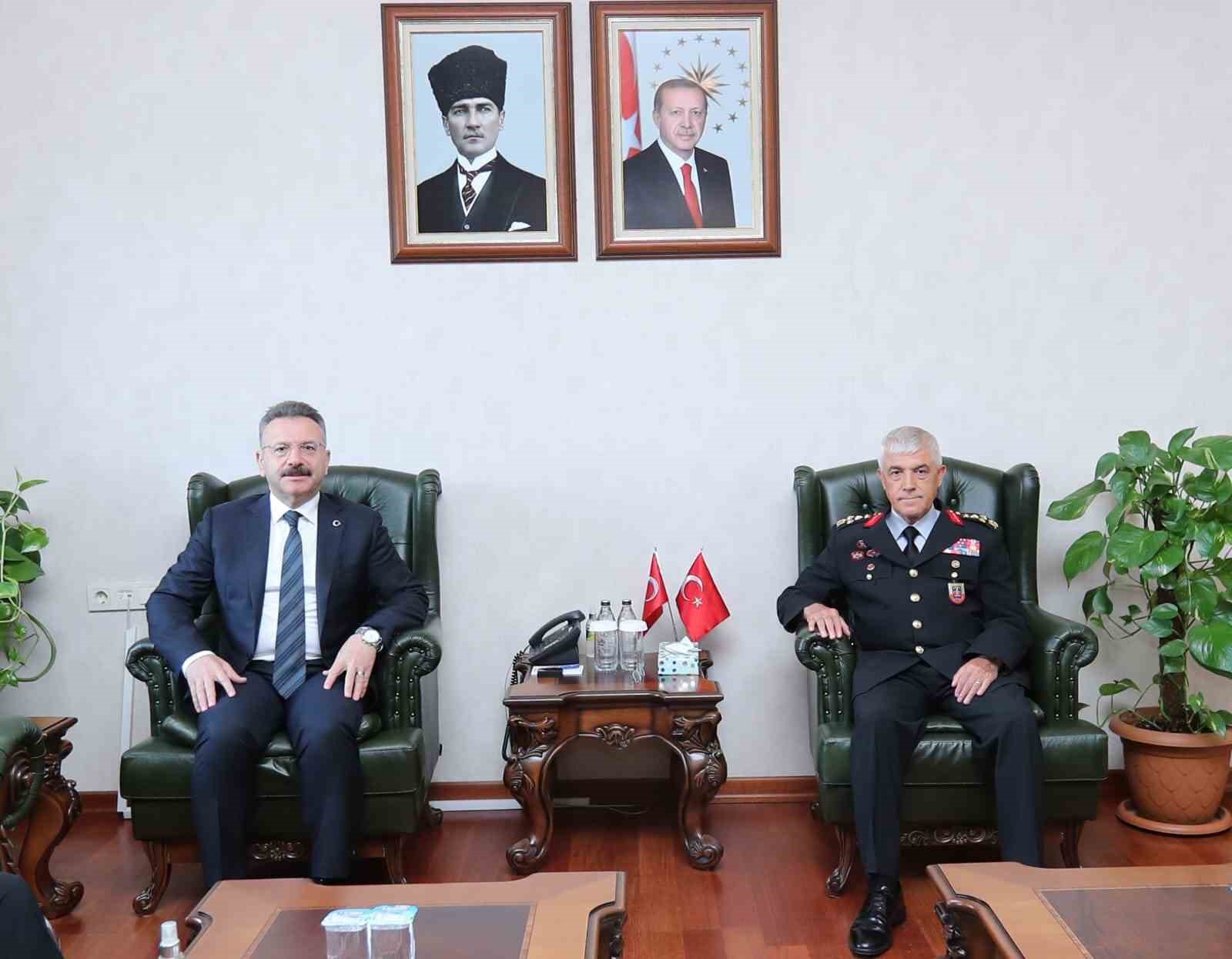 Jandarma Genel Komutanı Orgeneral Arif &Ccedil;etin, Vali Aksoy&rsquo;u ziyaret etti
