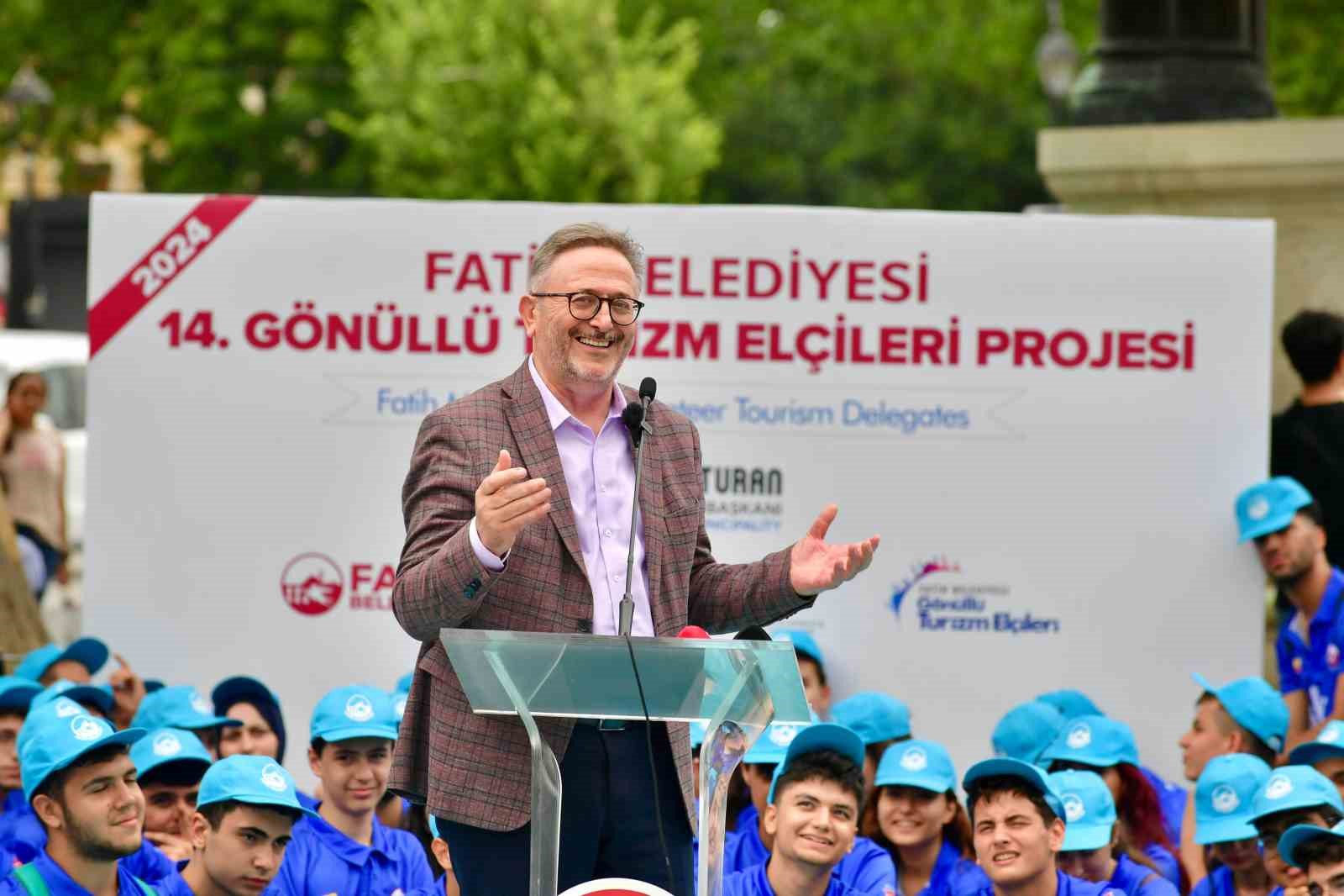 Fatih&rsquo;te &ldquo;G&ouml;n&uuml;ll&uuml; Turizm El&ccedil;ileri&rdquo; g&ouml;reve başladı
