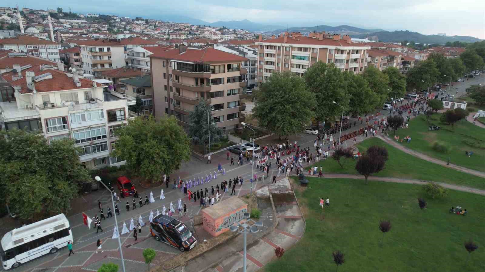 20. Yalova Uluslararası Kafkas Dans ve Müzik Festivali kortej yürüyüşüyle başladı
