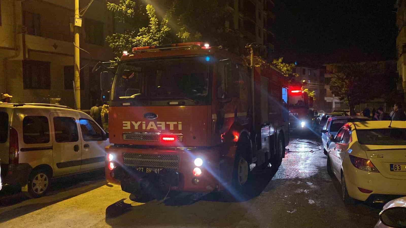 Elazığ’da alkollü şahıs evi yaktı