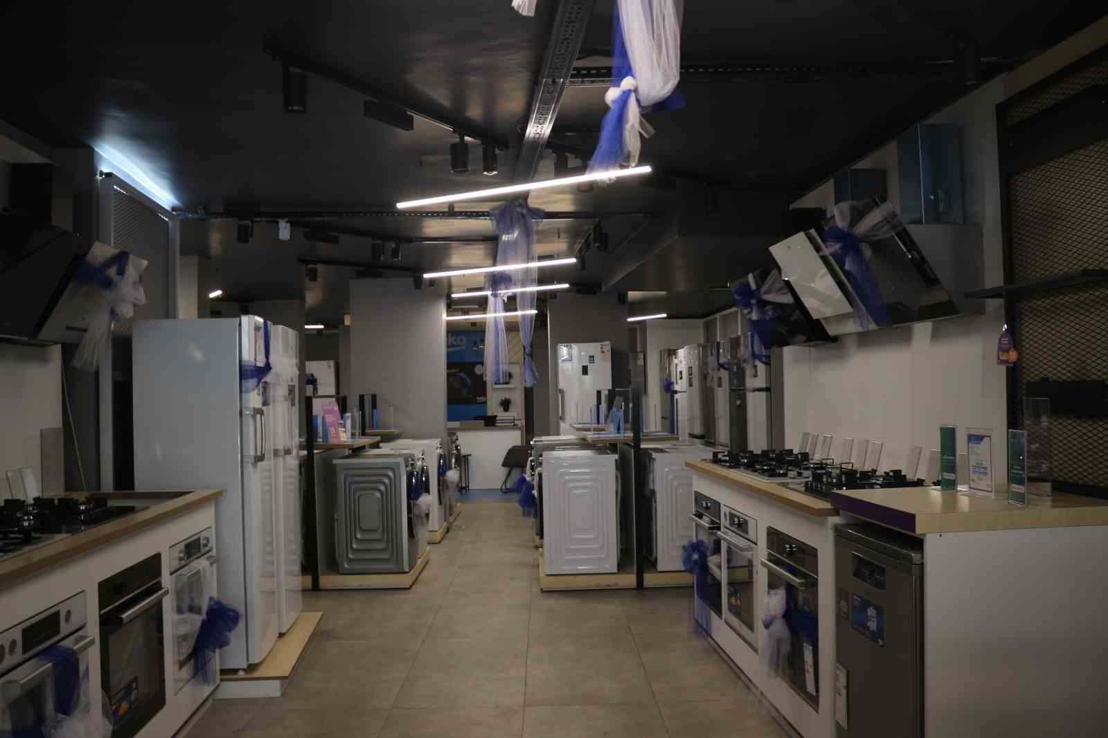 Diyarbakır&rsquo;da yoğunluk yaşayan klima satıcıları &ccedil;evre illerden teknik servis yardımı alıyor
