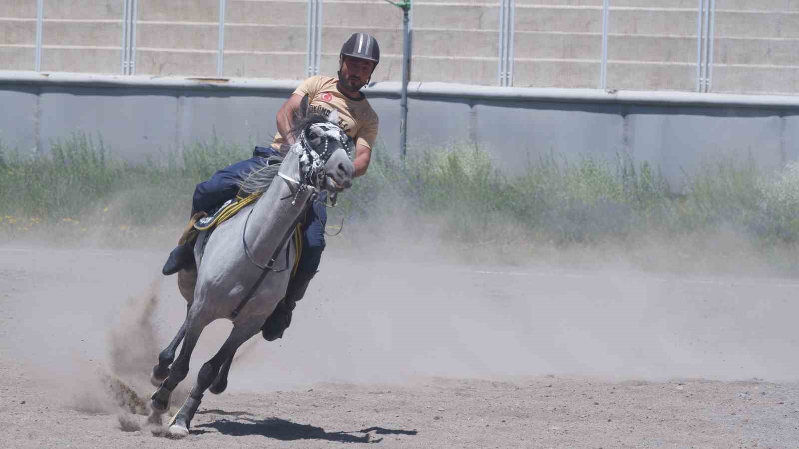 Erzurum’da ’Ata sporu’ ciritten vazgeçilmiyor