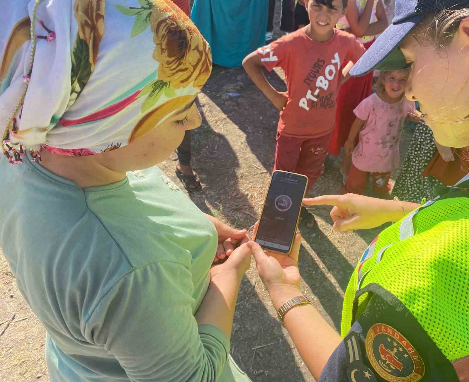 Gaziantep’te jandarma KADES uygulamasını tanıttı