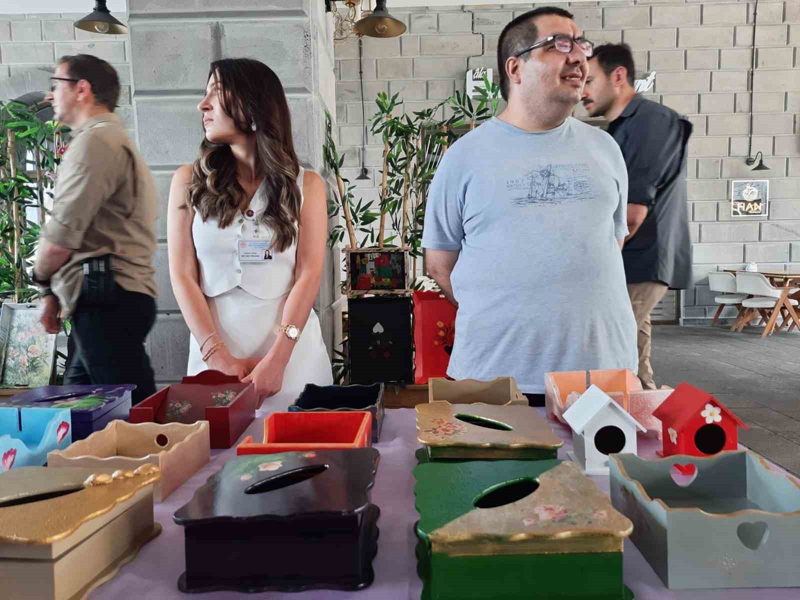 Kars&rsquo;ta &lsquo;İş-Uğraş ve El Sanatları&rsquo; sergisi a&ccedil;ıldı
