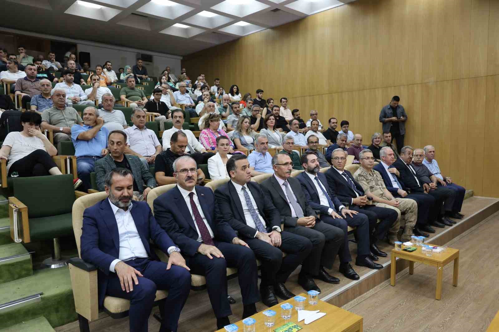 Elazığ’da ’Türk Tarihinde Darbeler ve 15 Temmuz Konferansı’ düzenlendi