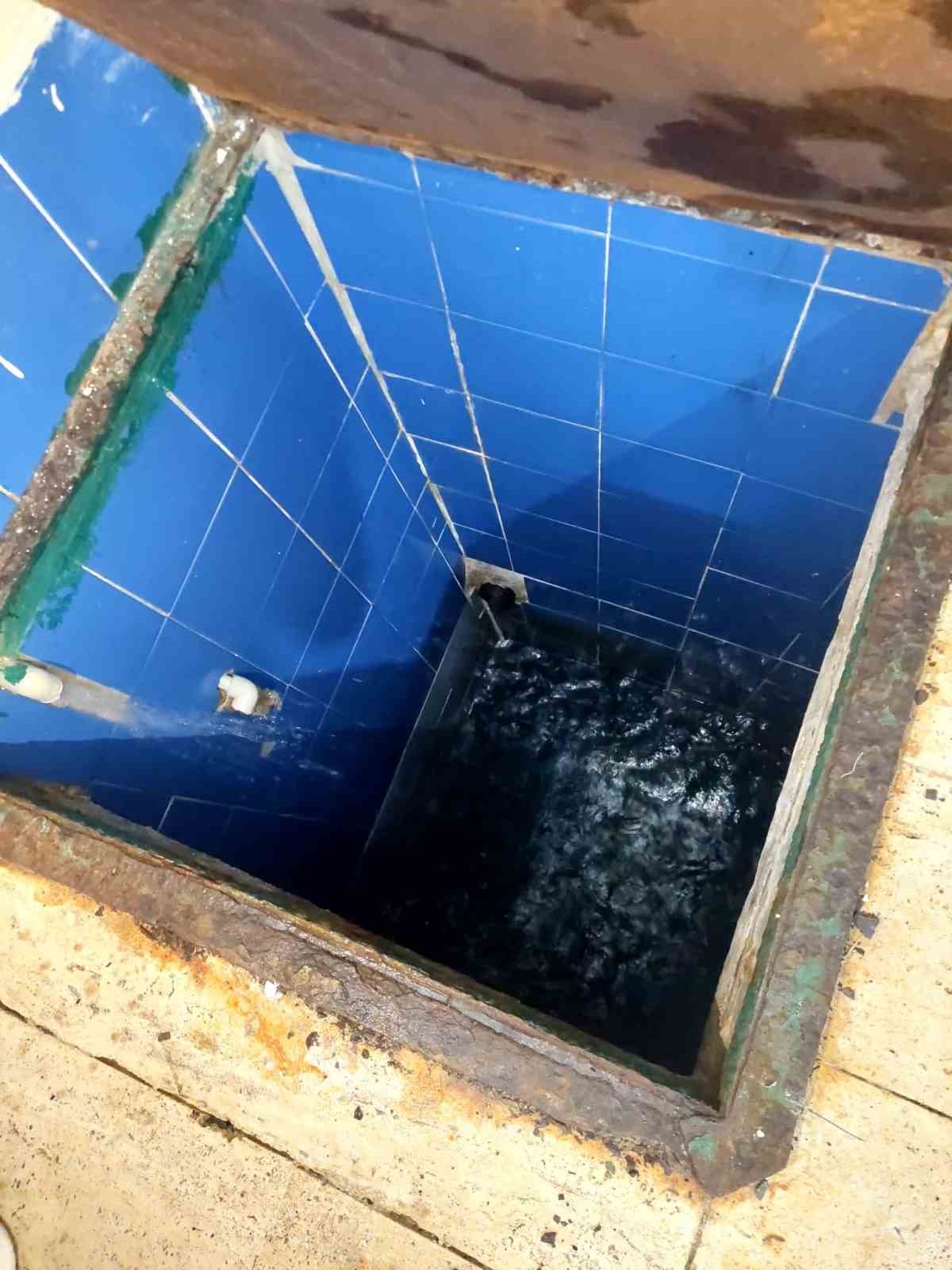Y&uuml;zme havuzunun klorlama &ccedil;ukuruna d&uuml;şen kız &ccedil;ocuğu zehirlendi
