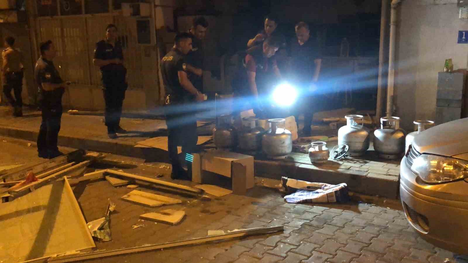 Gece yarısı korkutan patlama: &lsquo;Bomba sandık&rsquo;
