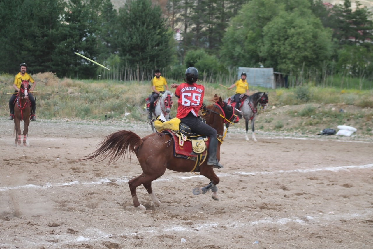 Cirit il ikincisi Can Bayburt Atlı Spor Kulübü yarı final için mücadele edecek