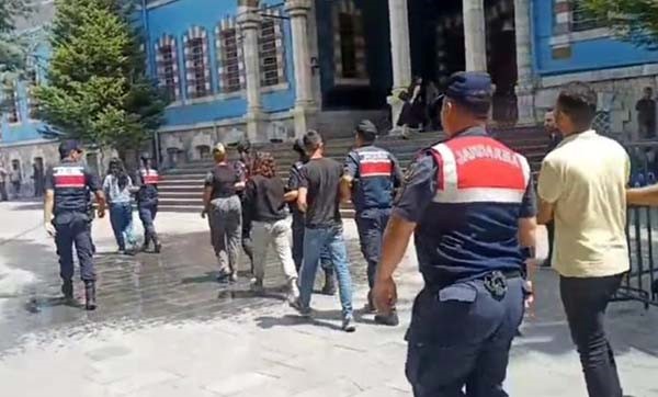 Jandarma&rsquo;dan uyuşturucu operasyonu, 3 kişi tutuklandı
