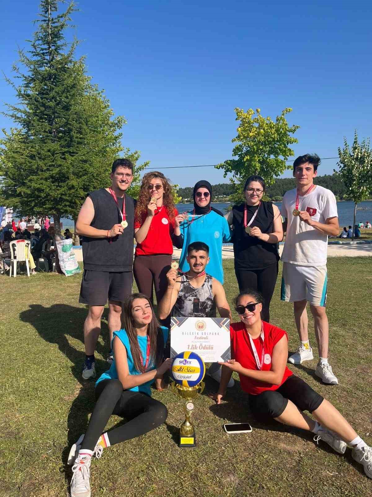 BŞE&Uuml; &ouml;ğrencileri ve personelleri plaj voleyboluna damga vurdu
