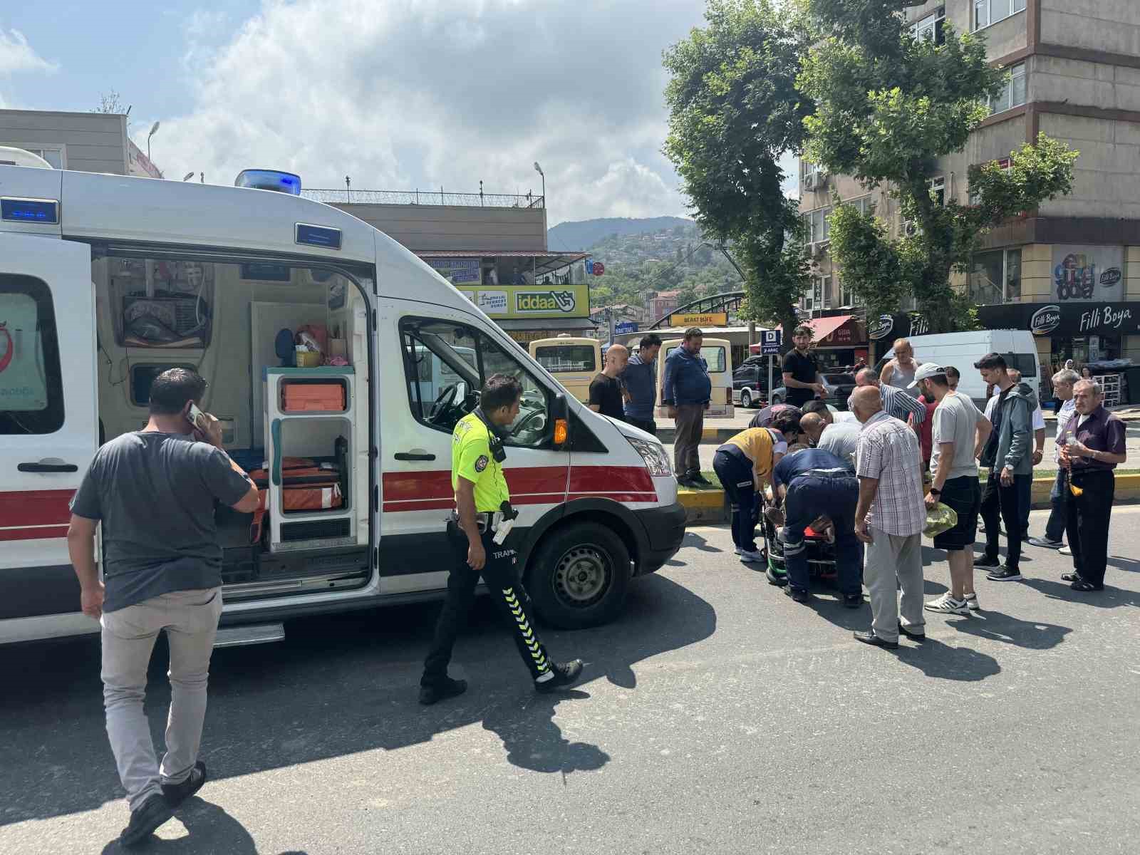 Motosikletin &ccedil;arptığı yaya yaralandı
