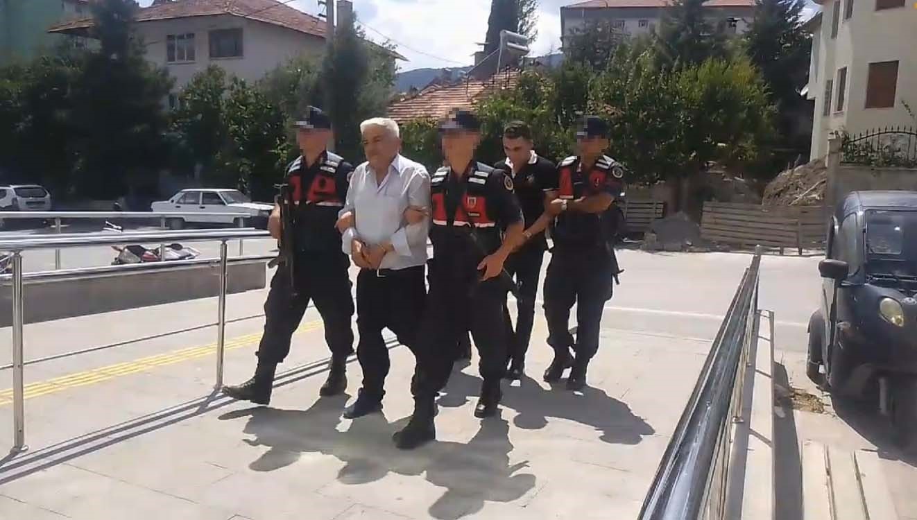Burdur&rsquo;da tefecilik operasyonunda yakalanan baba oğul tutuklandı
