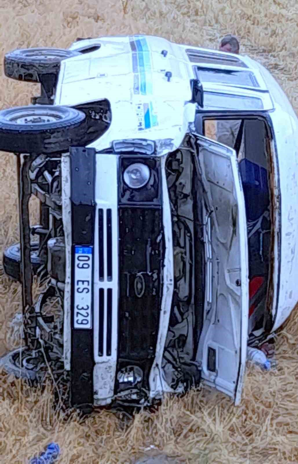 Minibüs buğday tarlasına devrildi: 2 yaralı