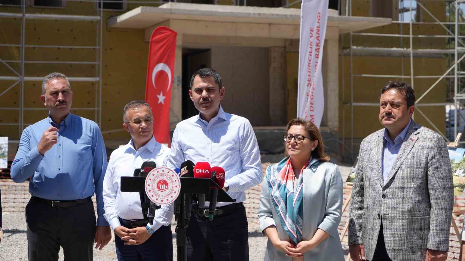 Bakan Kurum: &ldquo;Deprem b&ouml;lgesinde tasarruf yok, yatırım var&rdquo;

