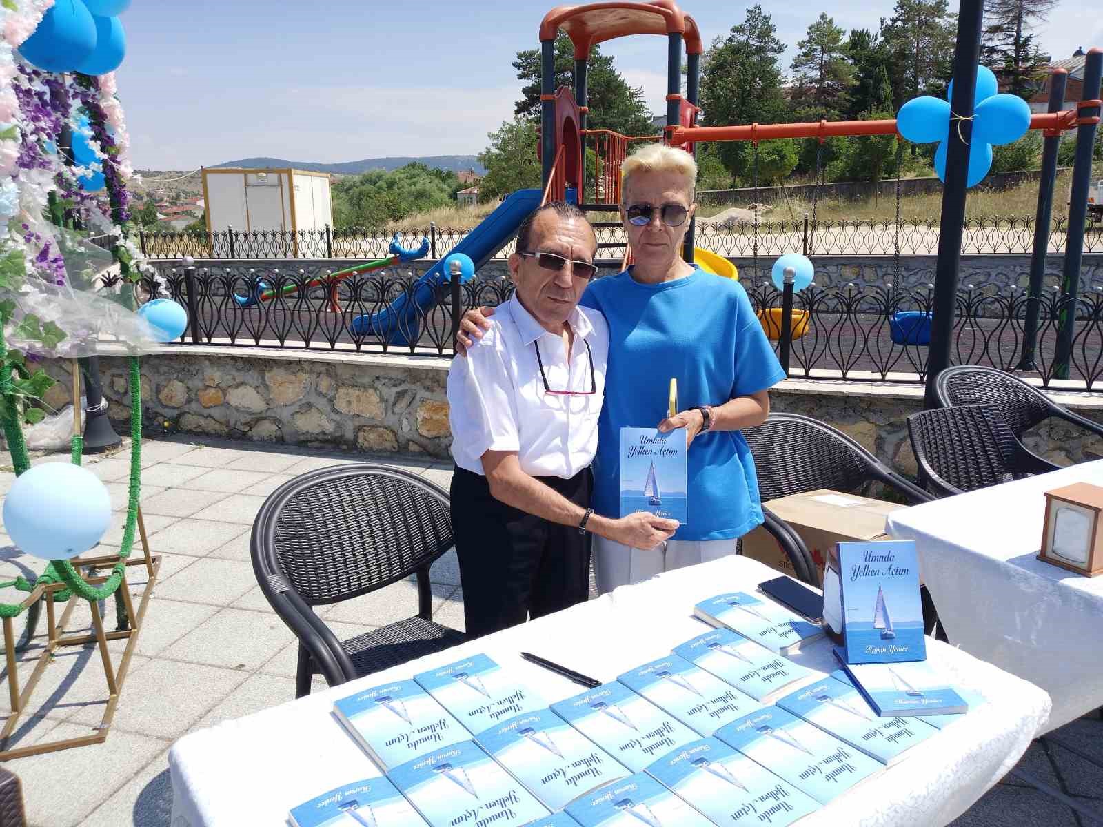 T&uuml;m engelleri aşarak şiir kitabı &ccedil;ıkardı
