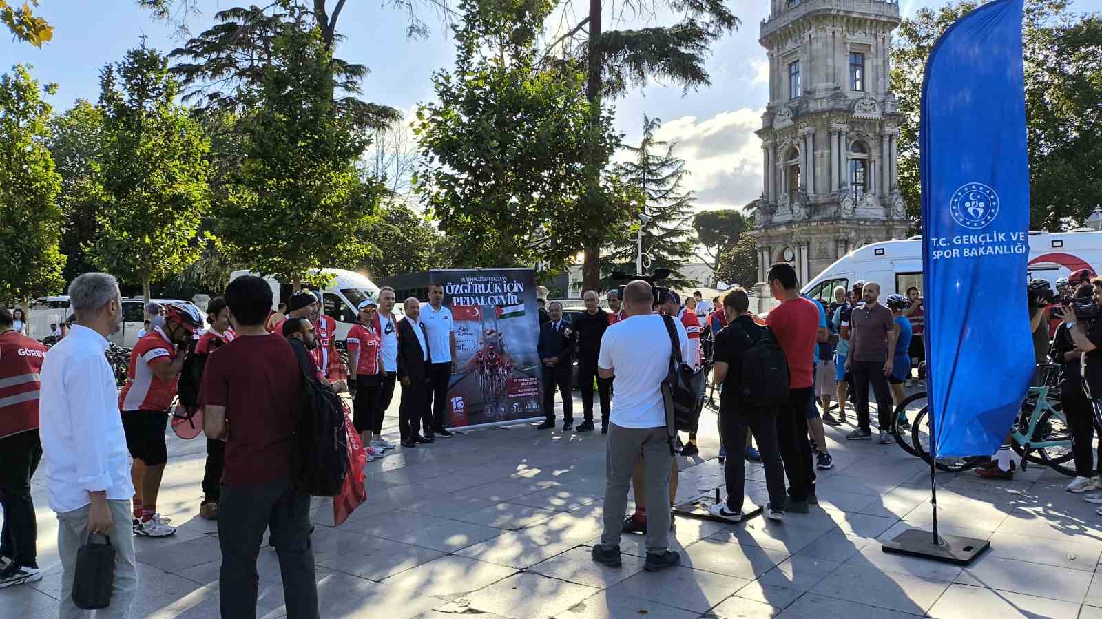 Dolmabahçe’den 15 Temmuz Şehitler Anıtı’na Gazze için pedal çevirdiler
