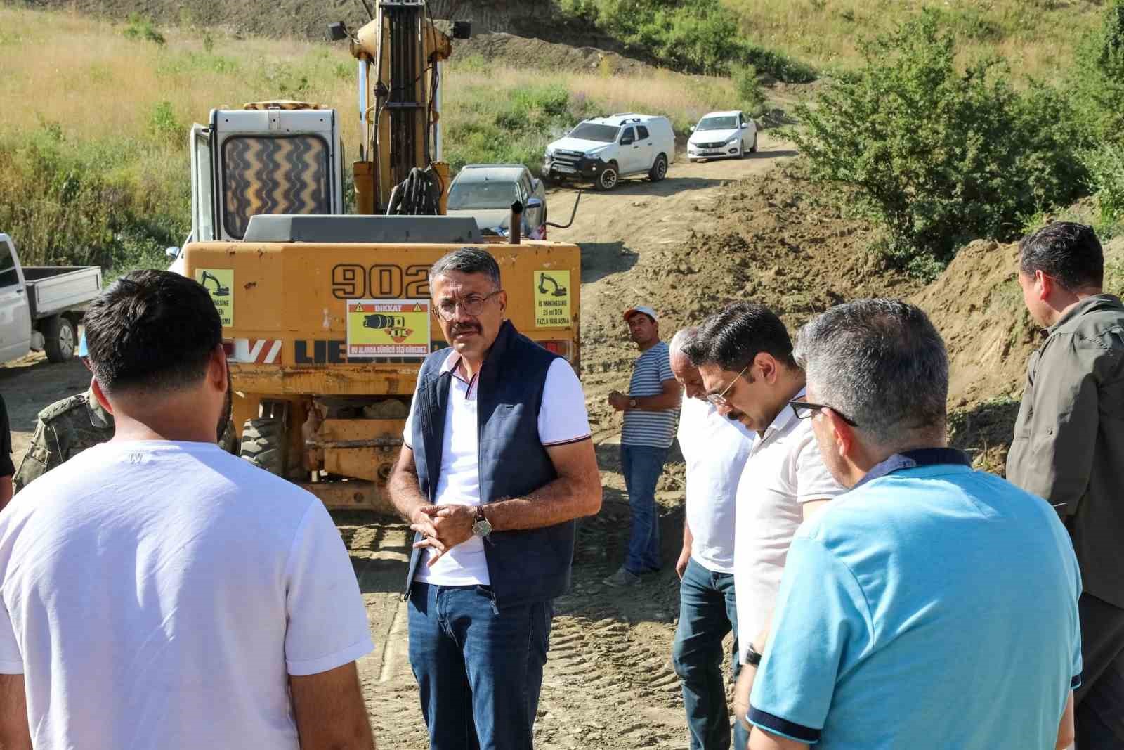 Vali &Ccedil;elik, kentin su sorunun &ccedil;&ouml;zmek i&ccedil;in &ccedil;aba harcıyor
