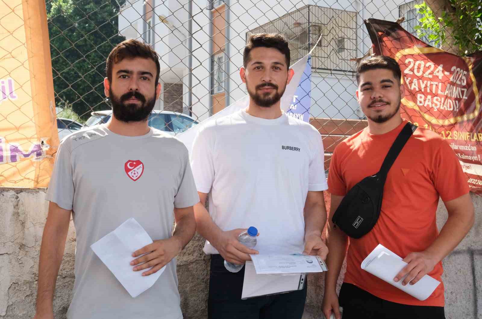 Adana&rsquo;da sınav heyecanı değil sıcak uyutmadı
