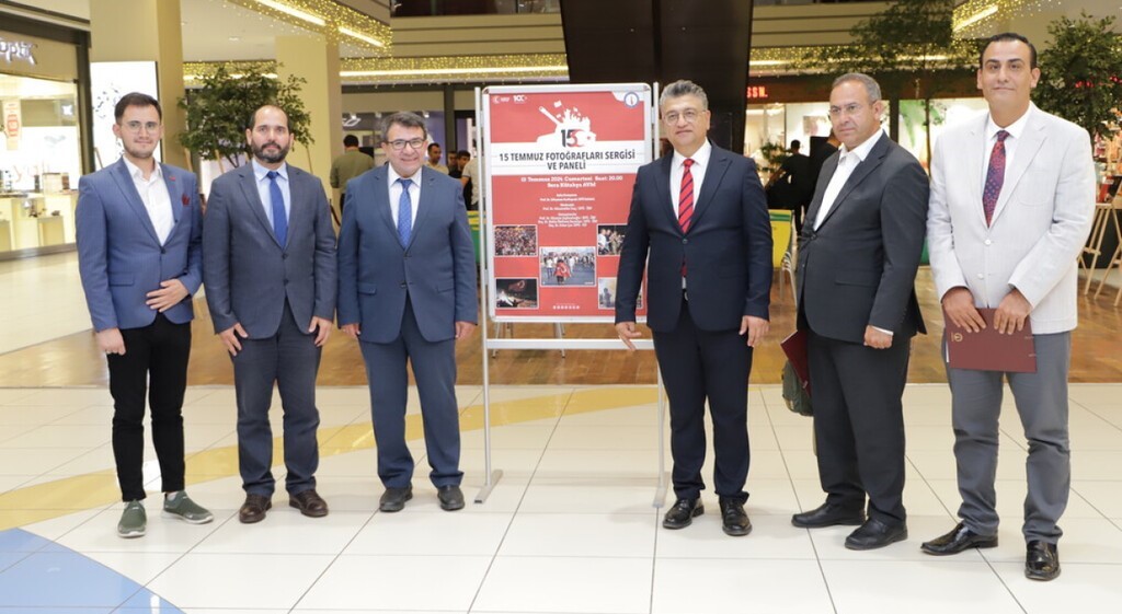 K&uuml;tahya Dumlupınar &Uuml;niversitesinden 15 Temmuz Fotoğraf Sergisi ve Paneli
