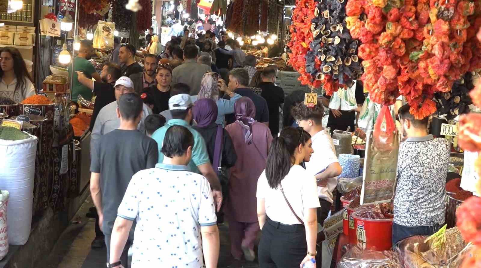 Gaziantep’te turist yoğunluğu esnafın yüzünü güldürdü
