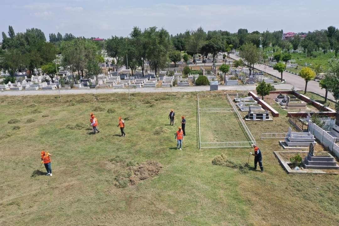 Iğdır’daki mezarlıklarda temizlik çalışması başlatıldı
