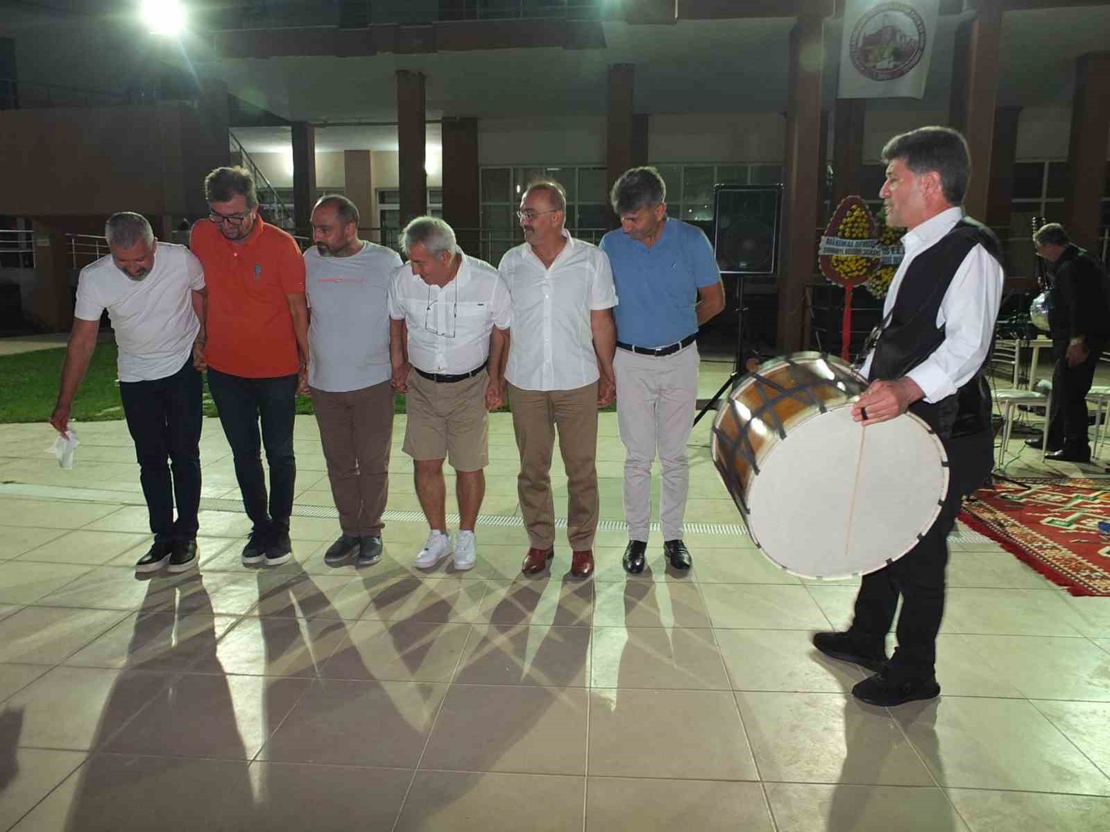 Balıkesir&rsquo;de sazlı s&ouml;zl&uuml; Elazığlılar Gecesi d&uuml;zenlendi
