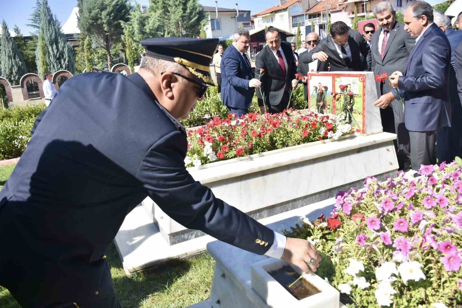 15 Temmuz şehidi, Cumhurbaşkanı koruması Mehmet Çetin mezarı başında anıldı
