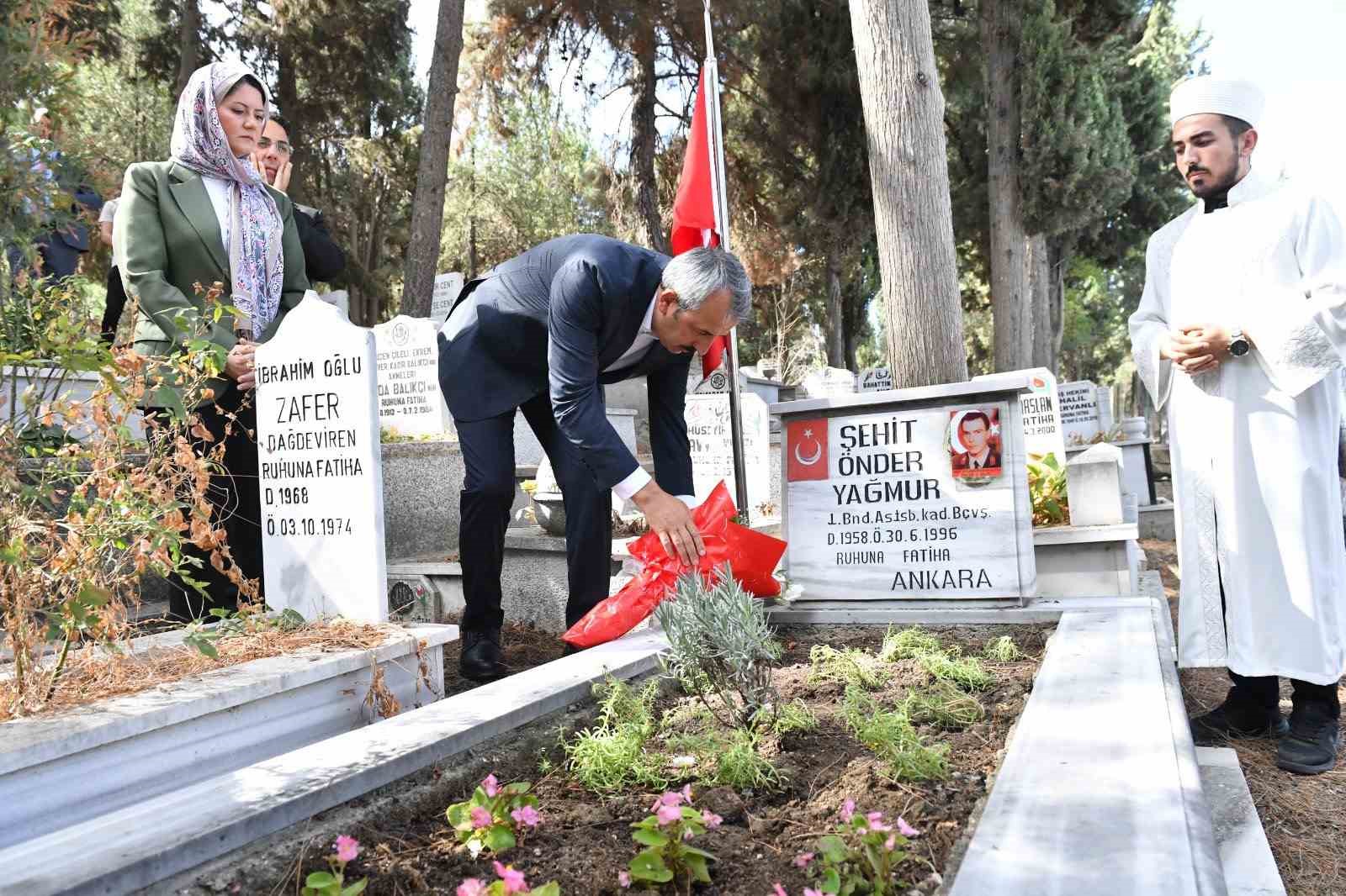 Edirne&rsquo;deki şehitler kabirleri başında anıldı
