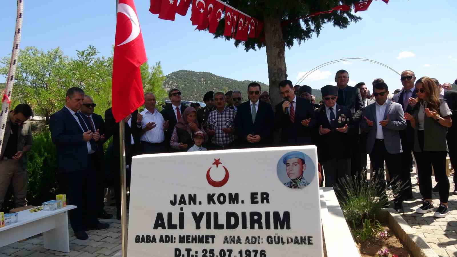 Burdur&rsquo;da 15 Temmuz şehidi mezarı başında anıldı
