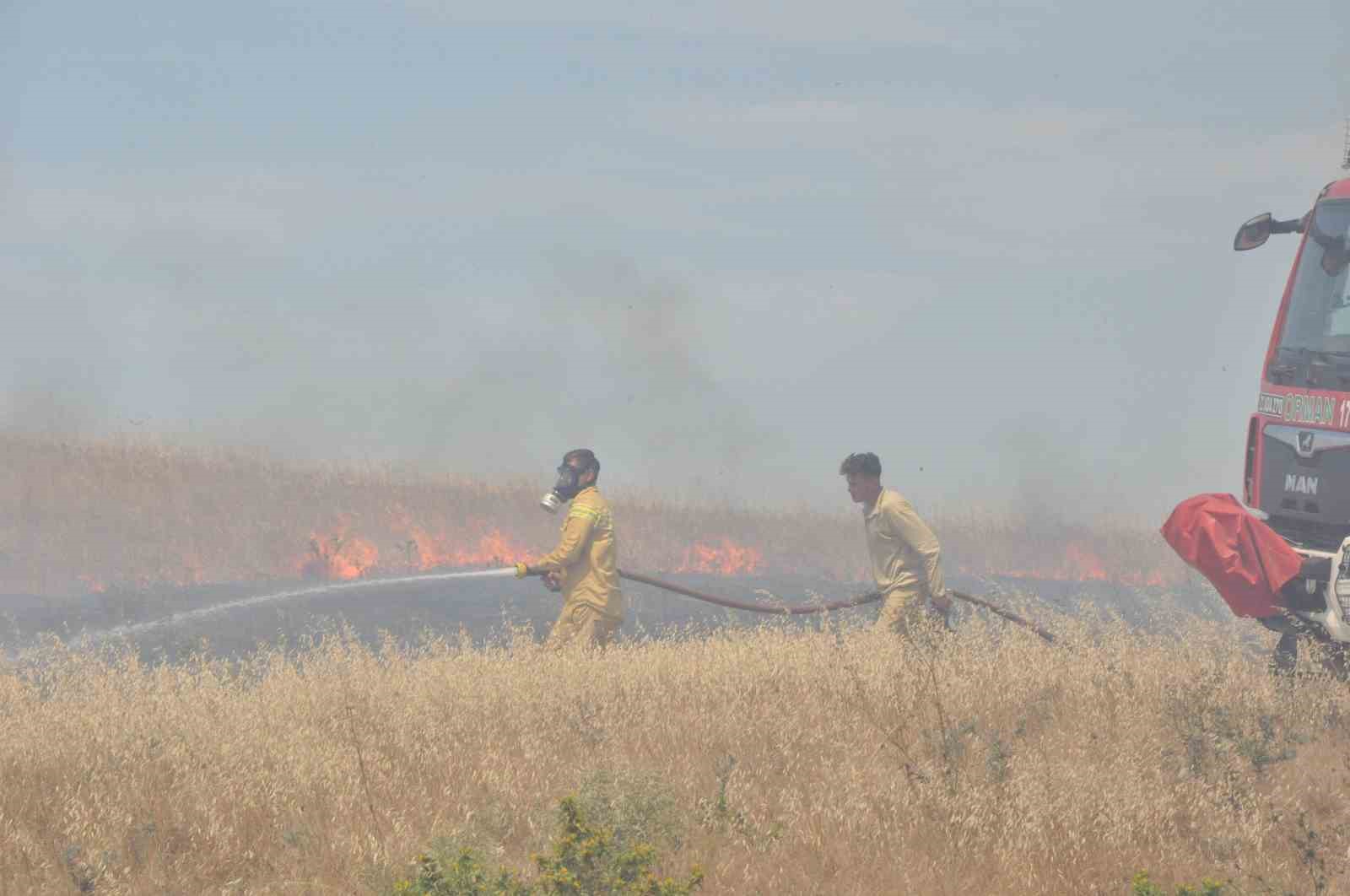 Anız yangınında kul&uuml;bedeki g&uuml;vercinlerini otomobilin bagajına koyarak kurtardı
