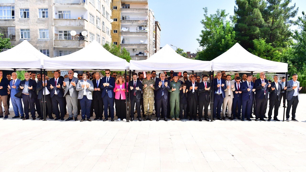 15 Temmuz Şehitleri kabirleri başında anıldı
