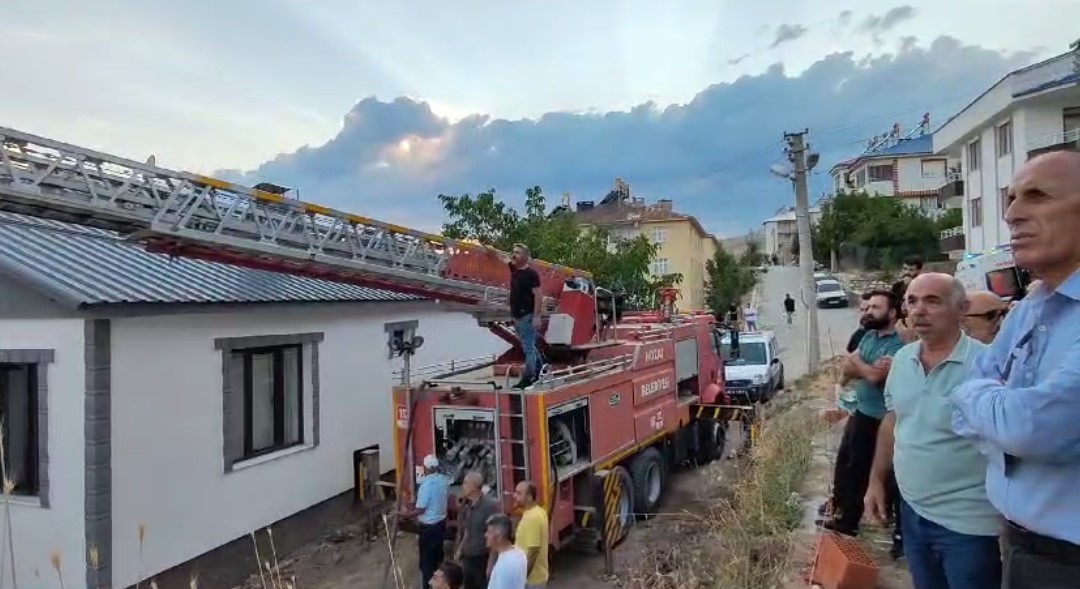 Tunceli’de çatı yangını
