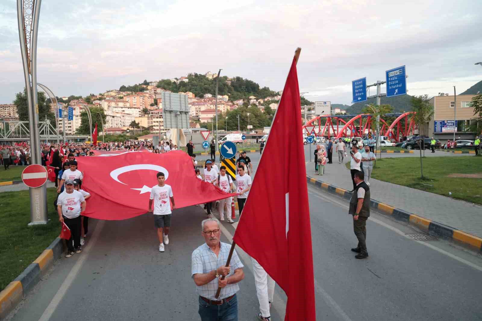 Zonguldak&rsquo;ta 15 Temmuz Demokrasi ve Milli Birlik G&uuml;n&uuml;&rsquo;nde vatandaşlar meydanlara indi
