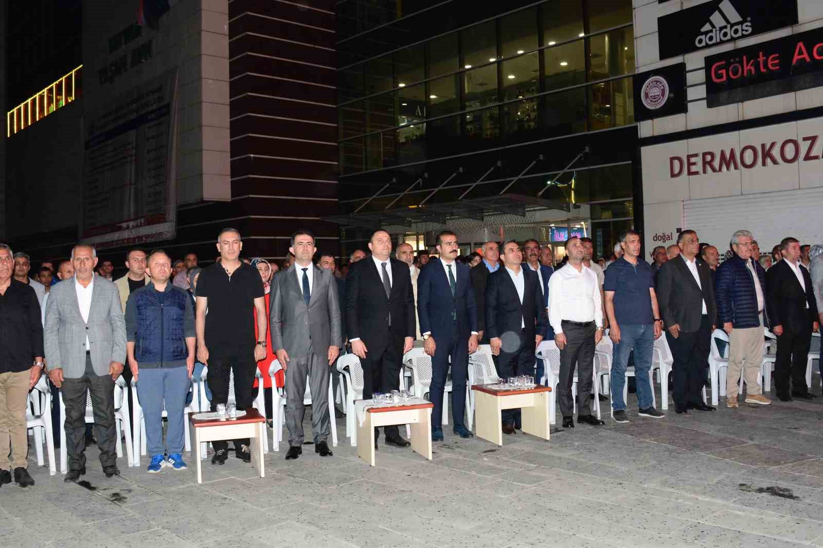 Tatvan&rsquo;da &ldquo;Demokrasi ve Milli Birlik G&uuml;n&uuml;&rdquo; programı d&uuml;zenlendi
