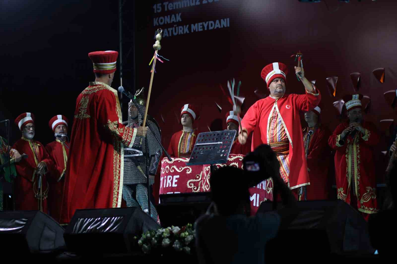 İzmir’de 15 Temmuz anması programı gerçekleşti