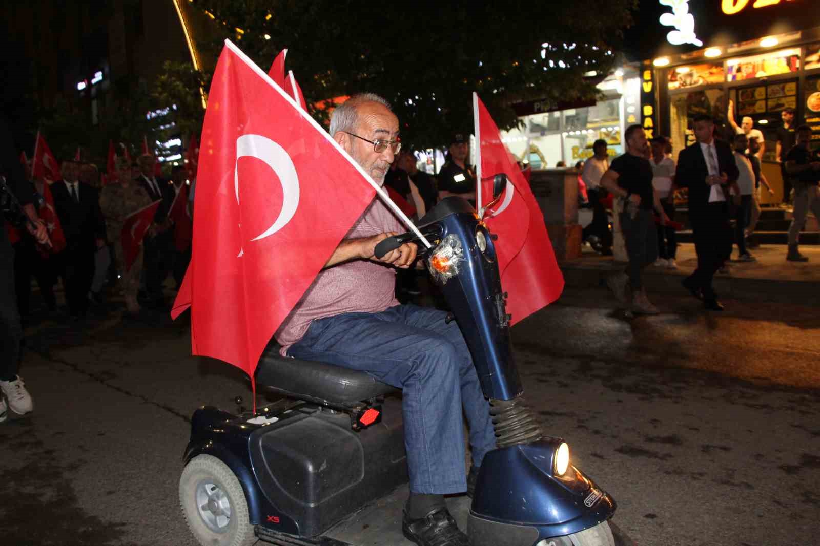 Bingöl’de ‘15 Temmuz Demokrasi ve Birlik Günü’ nöbeti tutuldu