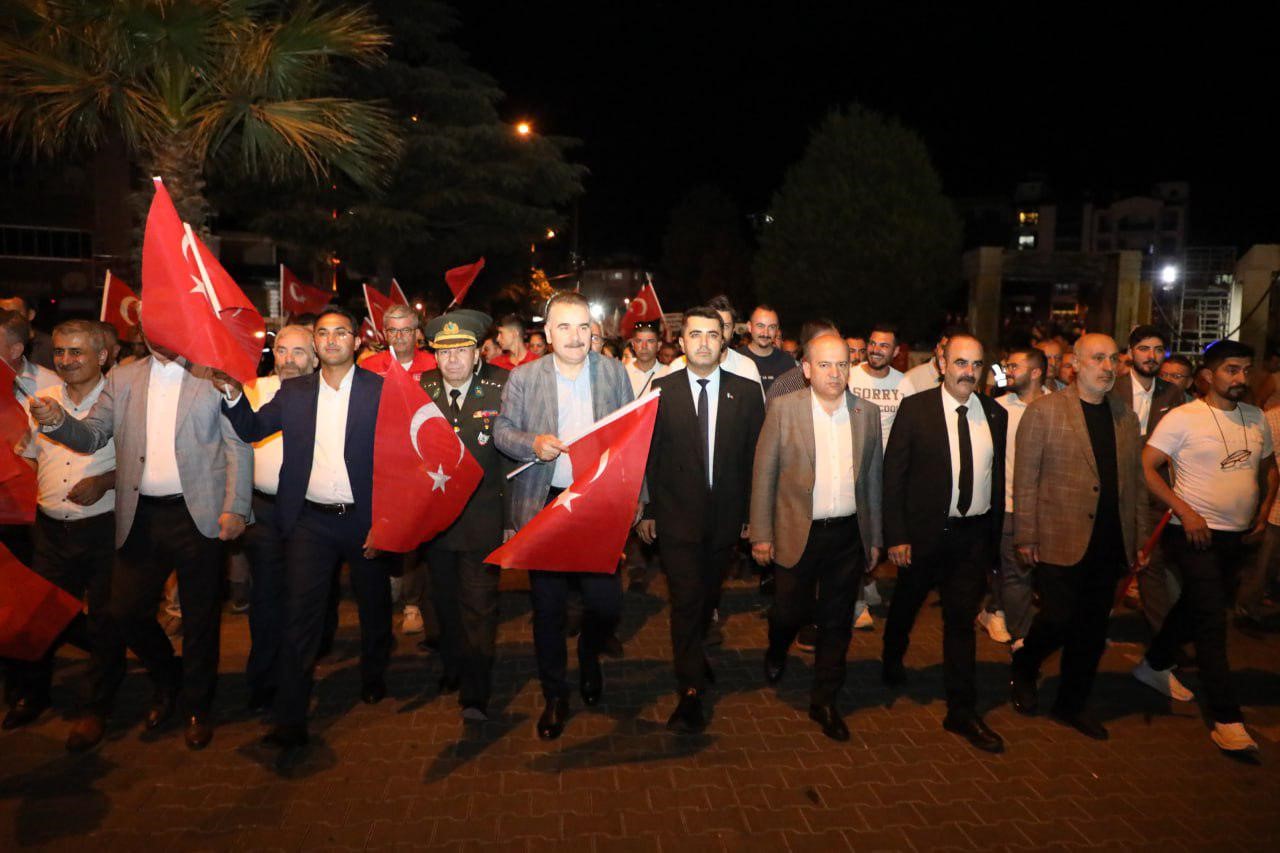Edremit&rsquo;te Demokrasi N&ouml;betine b&uuml;y&uuml;k ilgi
