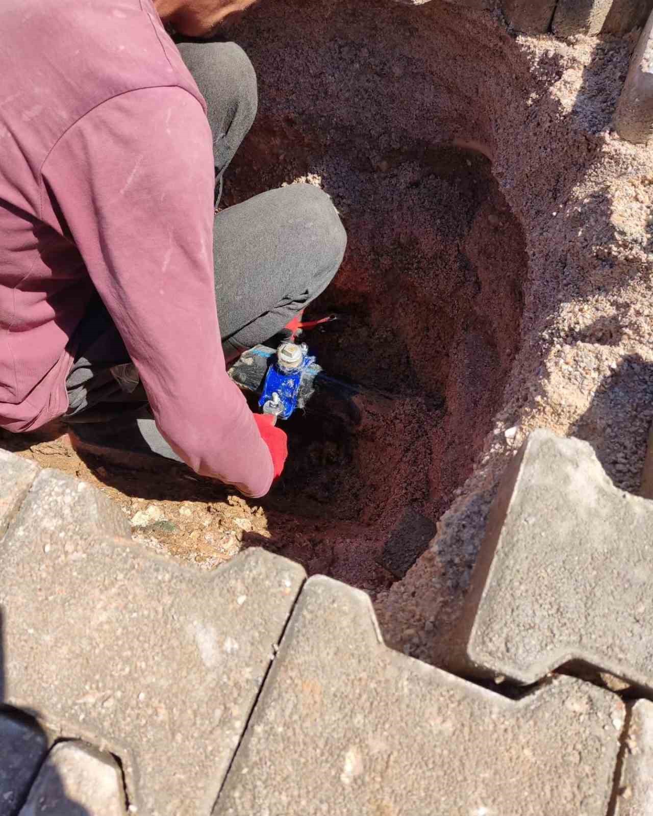 Oluşan su patlaklarına ekipler kısa s&uuml;rede m&uuml;dahale etti
