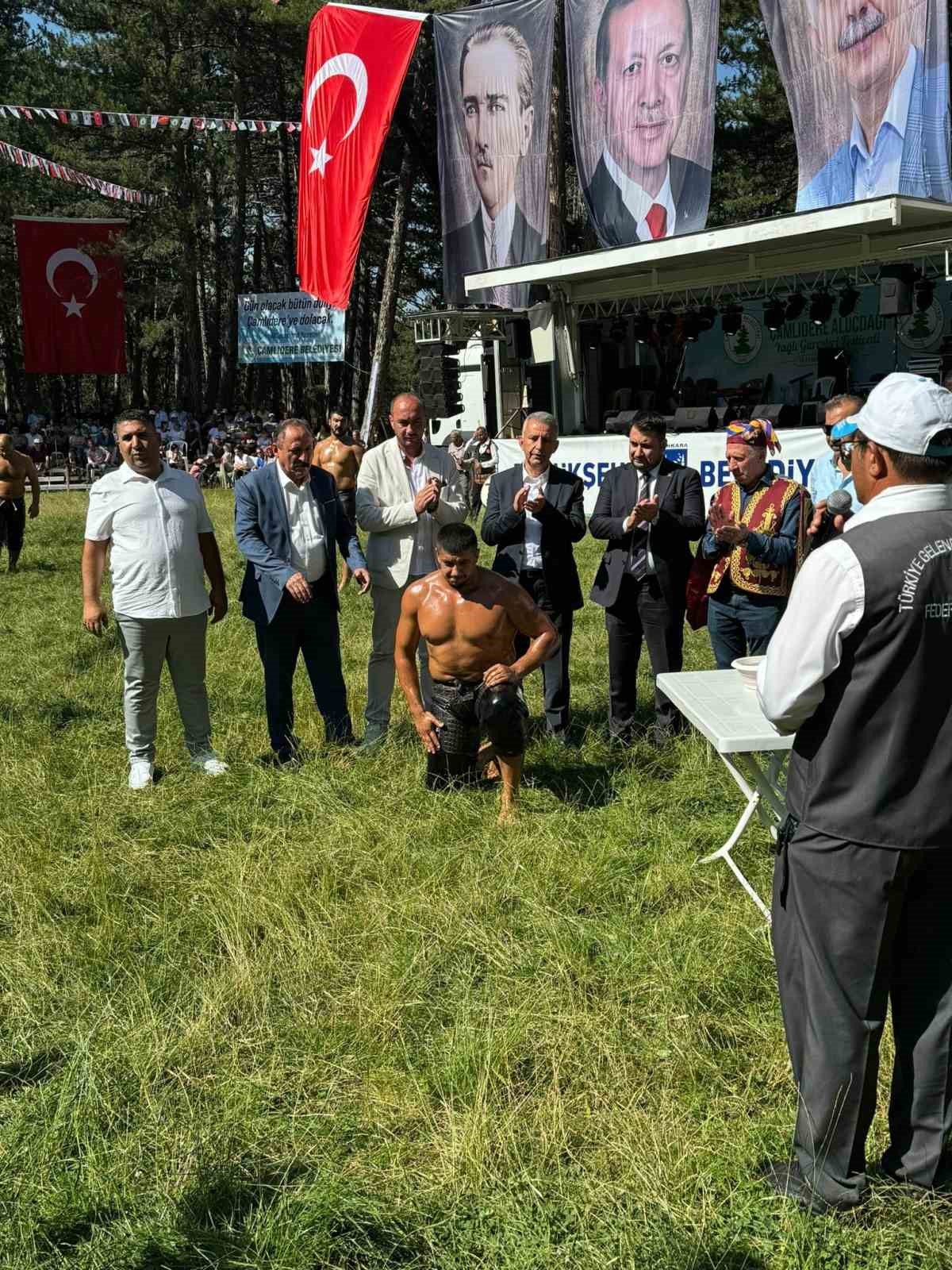 Kahramankazan Belediye Başkanı Çırpanoğlu, Aluçdağı Güreş Festivali’ne katıldı
