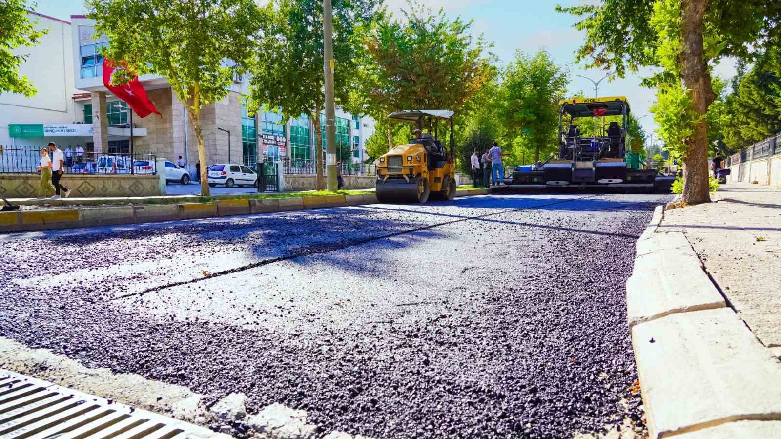 Adıyaman Belediyesi üniversite öğrencileri için yol çalışmalarını hızlandırdı