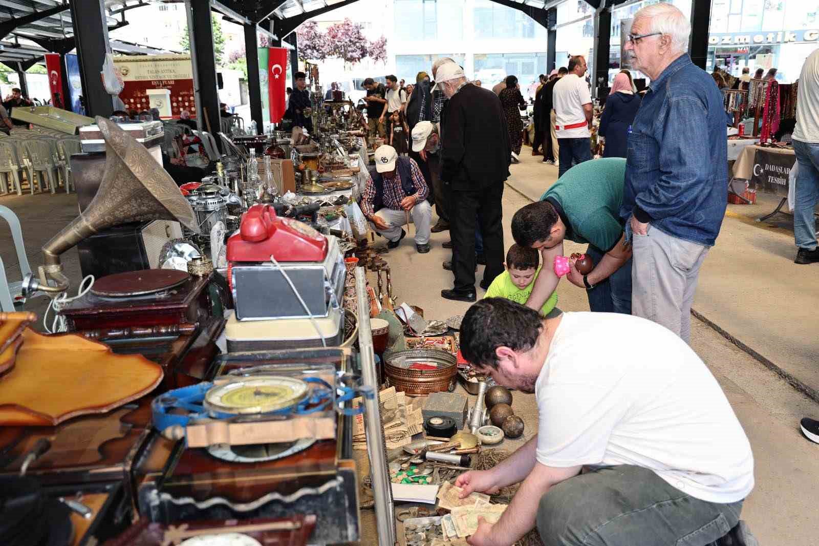 Antikacılar yeni yerini sevdi
